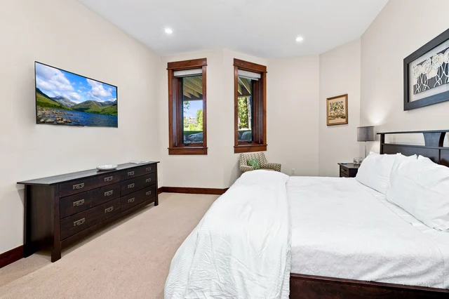 Bedroom 1 image 1