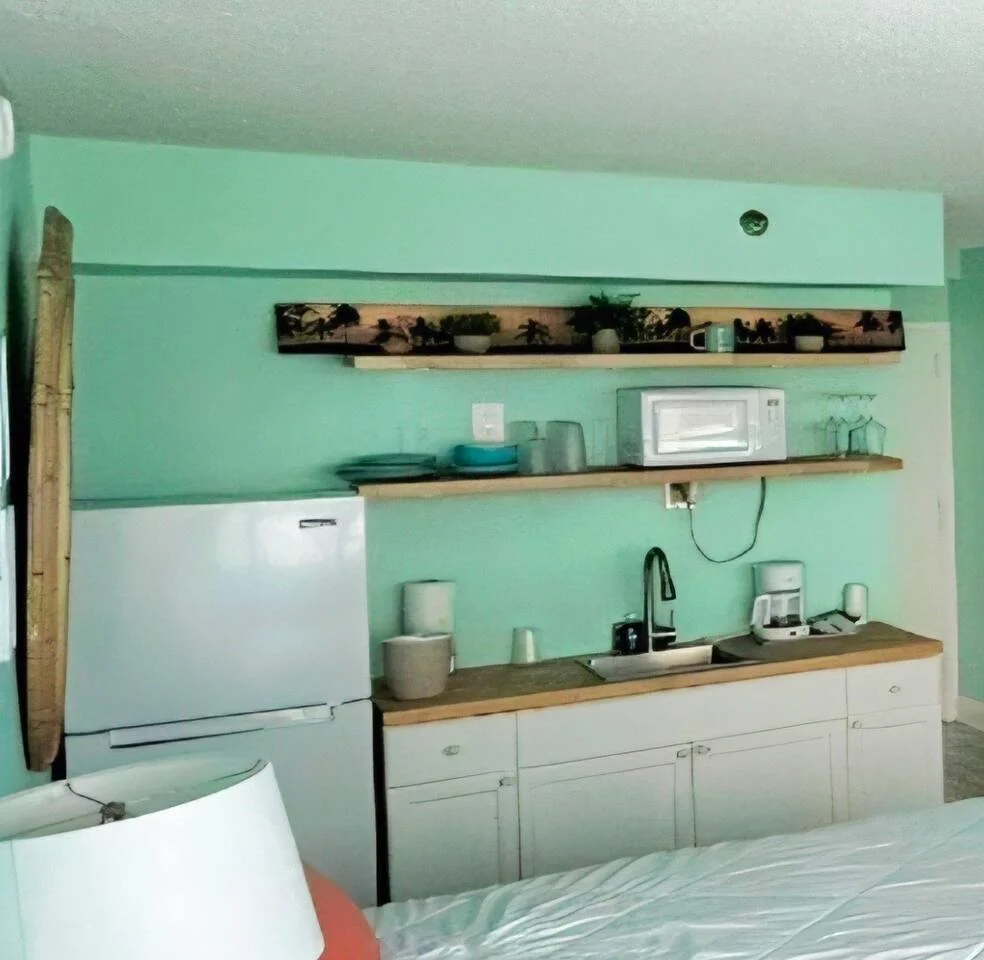 Oceanside Beachy King Studio w/pool & tiki bar property photo 3