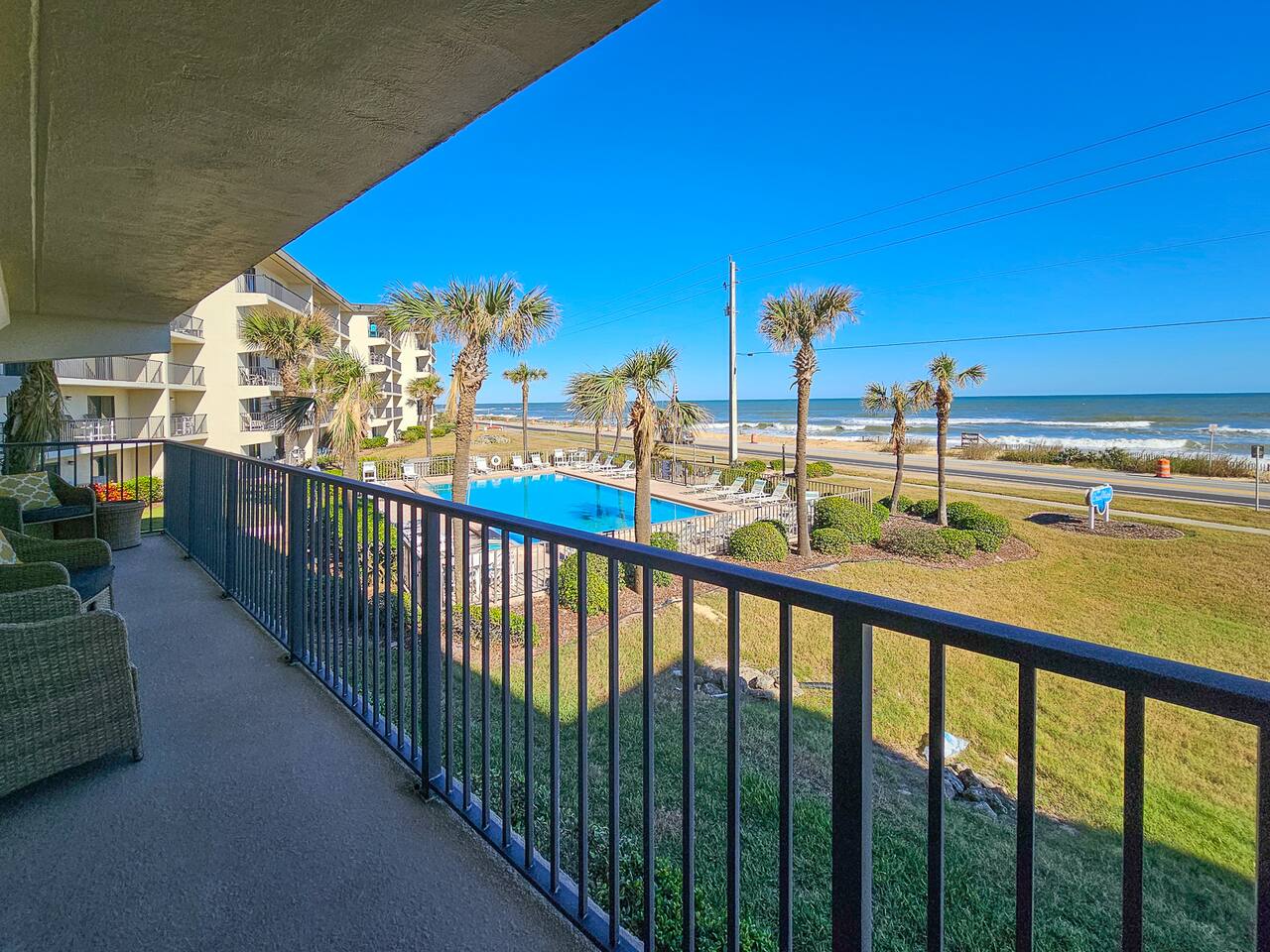 Spacious Ormond Oceanfront 3 bedroom Condo