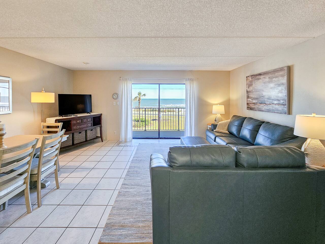Spacious Ormond Oceanfront 3 bedroom Condo