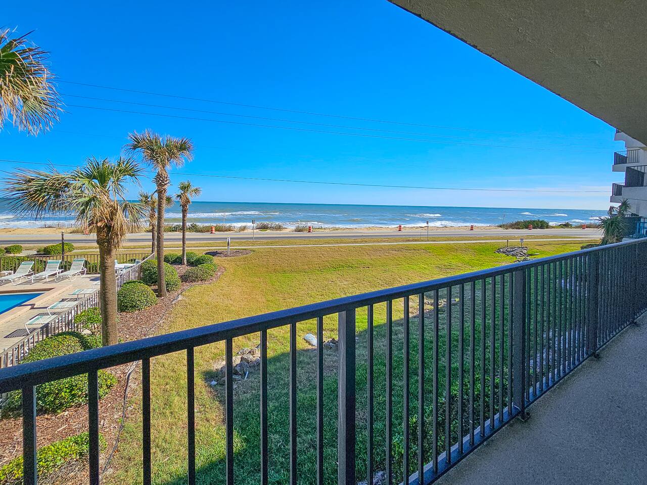 Spacious Ormond Oceanfront 3 bedroom Condo