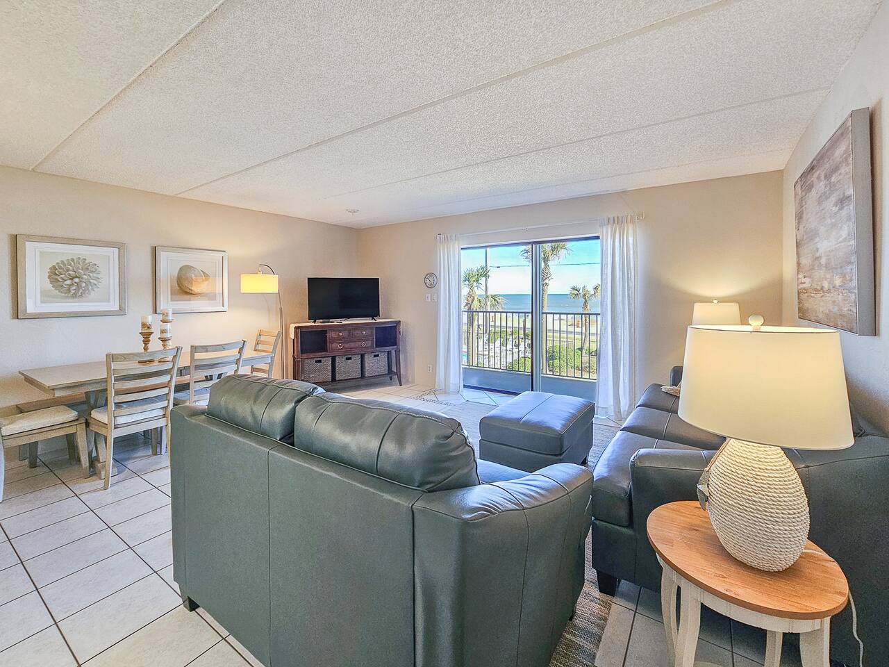 Spacious Ormond Oceanfront 3 bedroom Condo