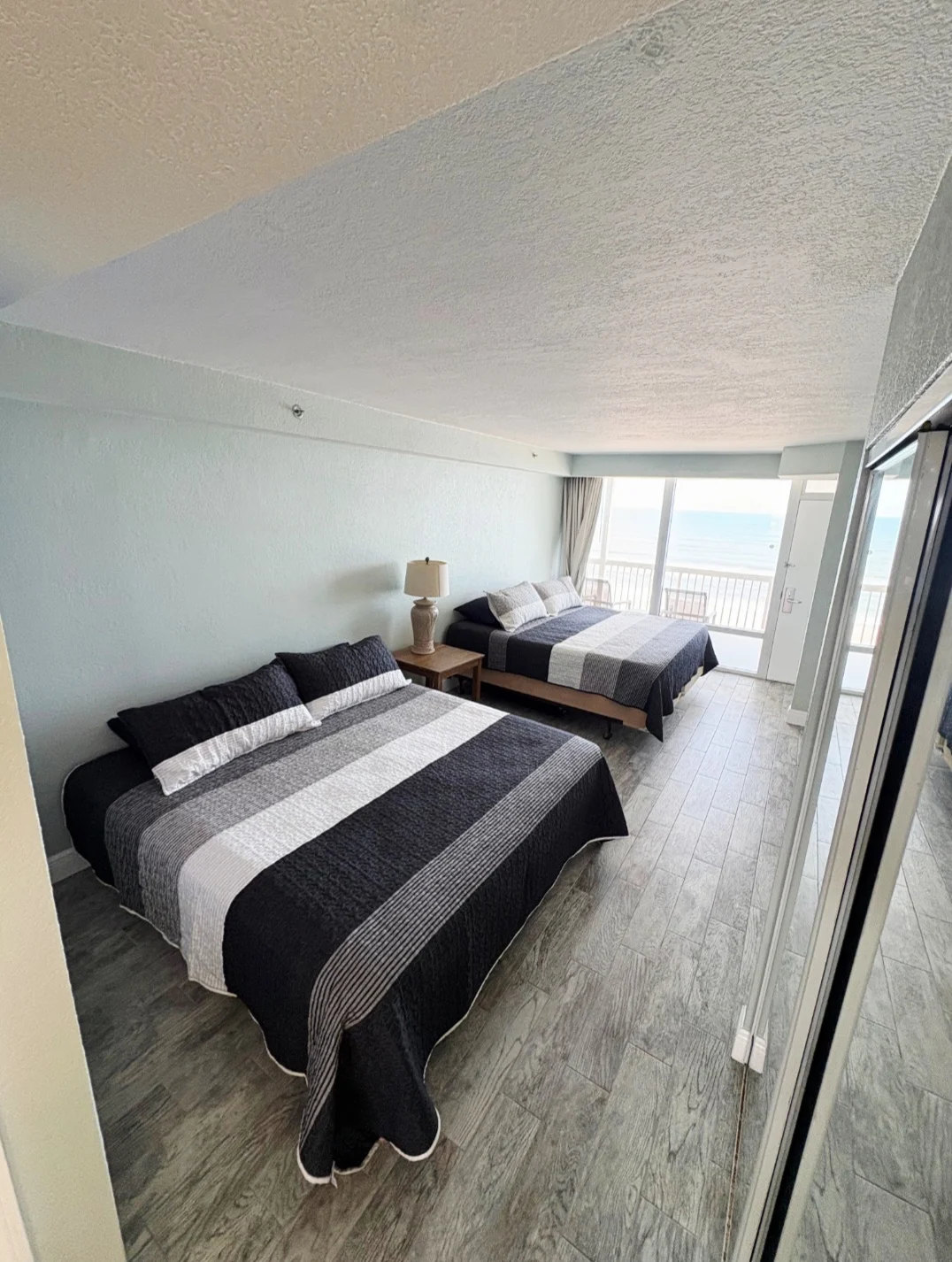 Updated w/balcony, pool, hot tub property photo 5