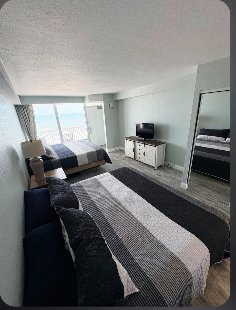 Updated w/balcony, pool, hot tub property photo 3