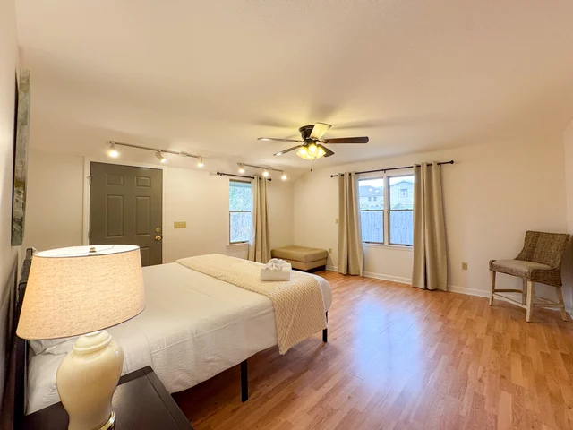 Guest Bedroom 1 image 1