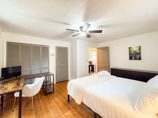 Apartment Suite Bedroom image 1