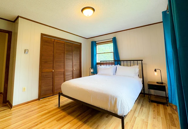 Twin Guest Room image 1