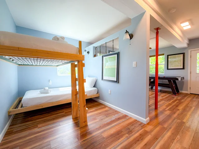 Guest Bedroom image 1
