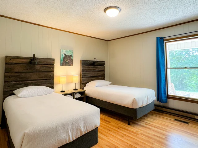 Queen Guest Room image 1