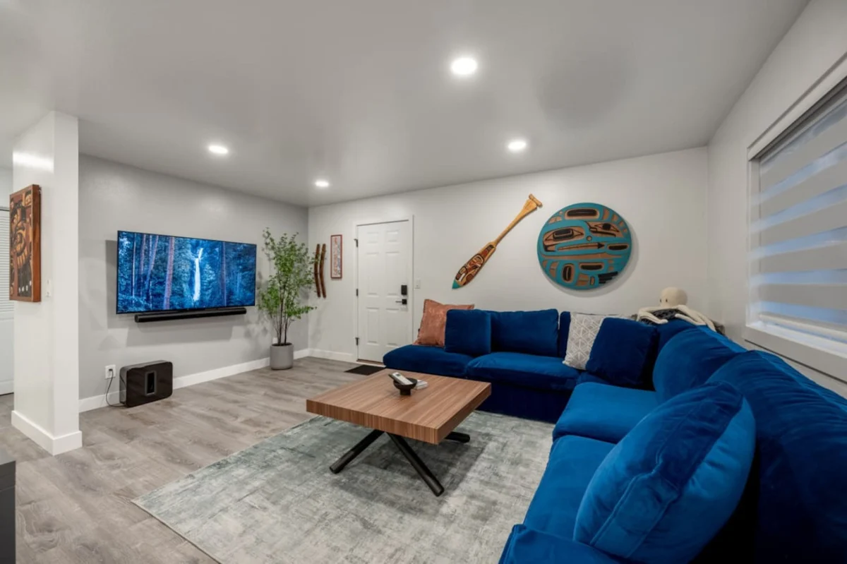 Spacious Top-Floor Juneau Retreat, Stylish Apts, Near Sandy Beach + Trails property photo 3