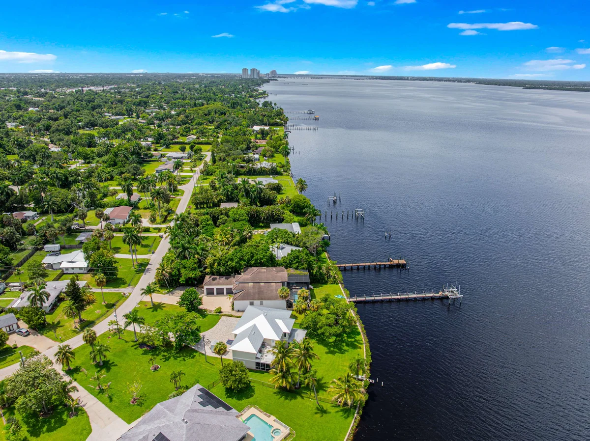 Luxury Riverfront Home with Pool in Fort Myers property photo 4