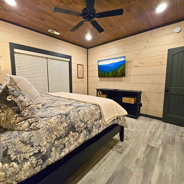 Bedroom 3 image 1