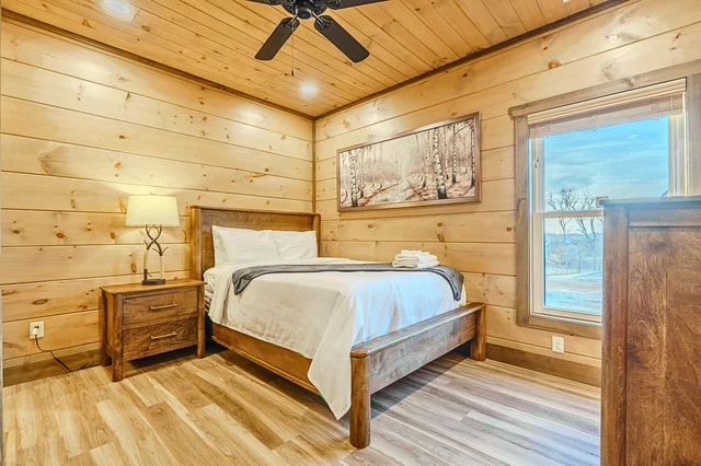 Bedroom 9 image 1