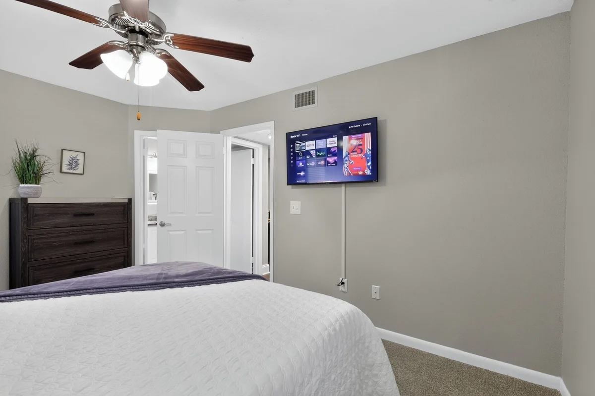Minutes to Brookdale, Mayo, Beach + Jacksonville Favorites, Oh-Eight property photo 3
