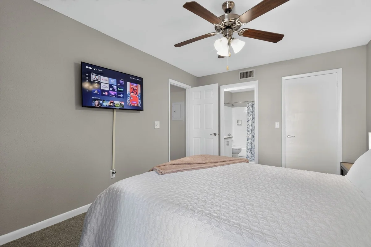 Minutes to Brookdale, Mayo, Beach + Jacksonville Favorites, Oh-Eight property photo 4