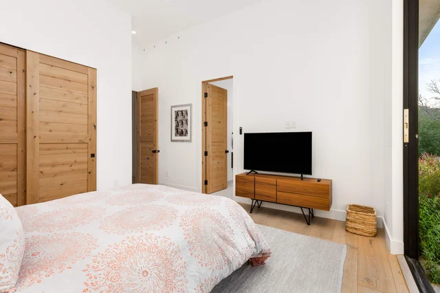 Bedroom image 1