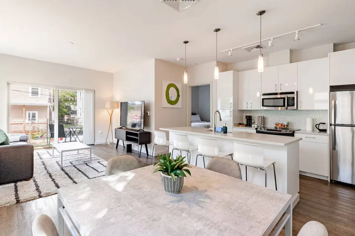 30 Day, The Atrium, Luxury, Balcony property photo 2
