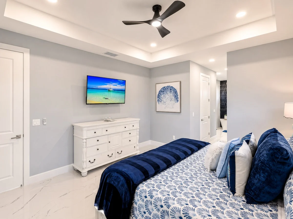 Brand New Luxe Waterfront Villa, Heated Pool property photo 8