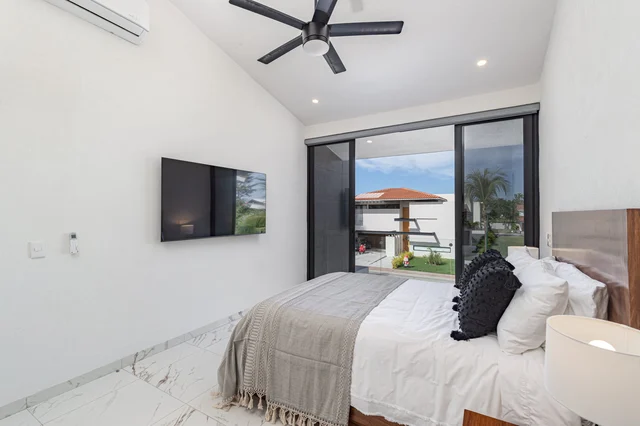 Bedroom 1 image 1
