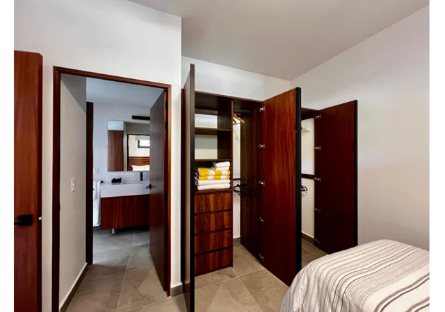 Principal Ensuite image 1