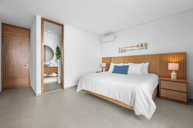 Bedroom 1 image 1