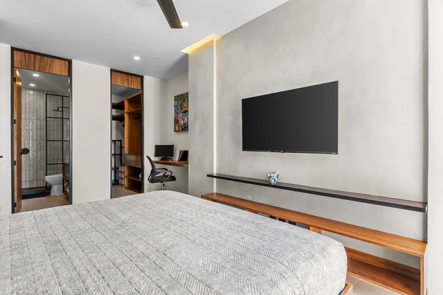 Bedroom 1 image 1