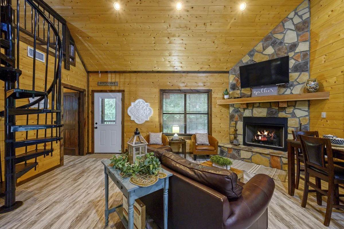 Knockin’ Boots Cabin, Private Hot Tub + Fire Pit, Secluded Broken Bow property photo 2