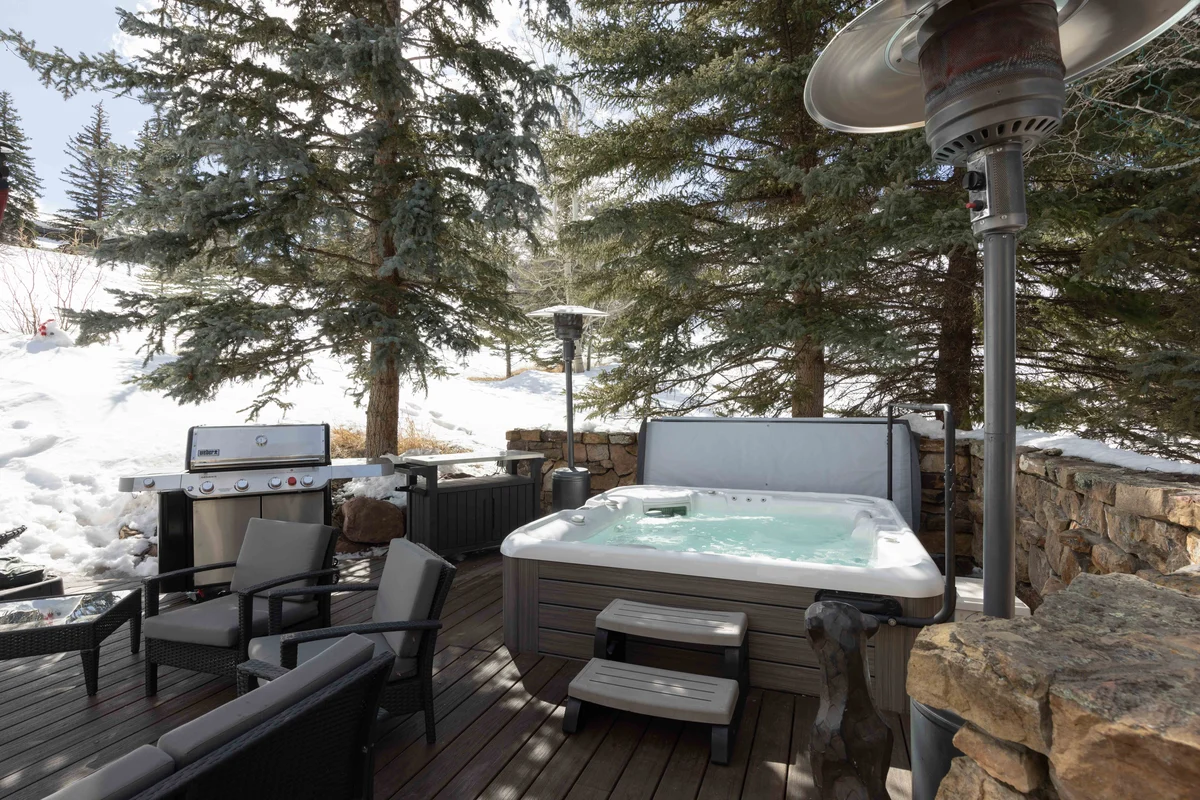 Arrowpines Lodge property photo 4