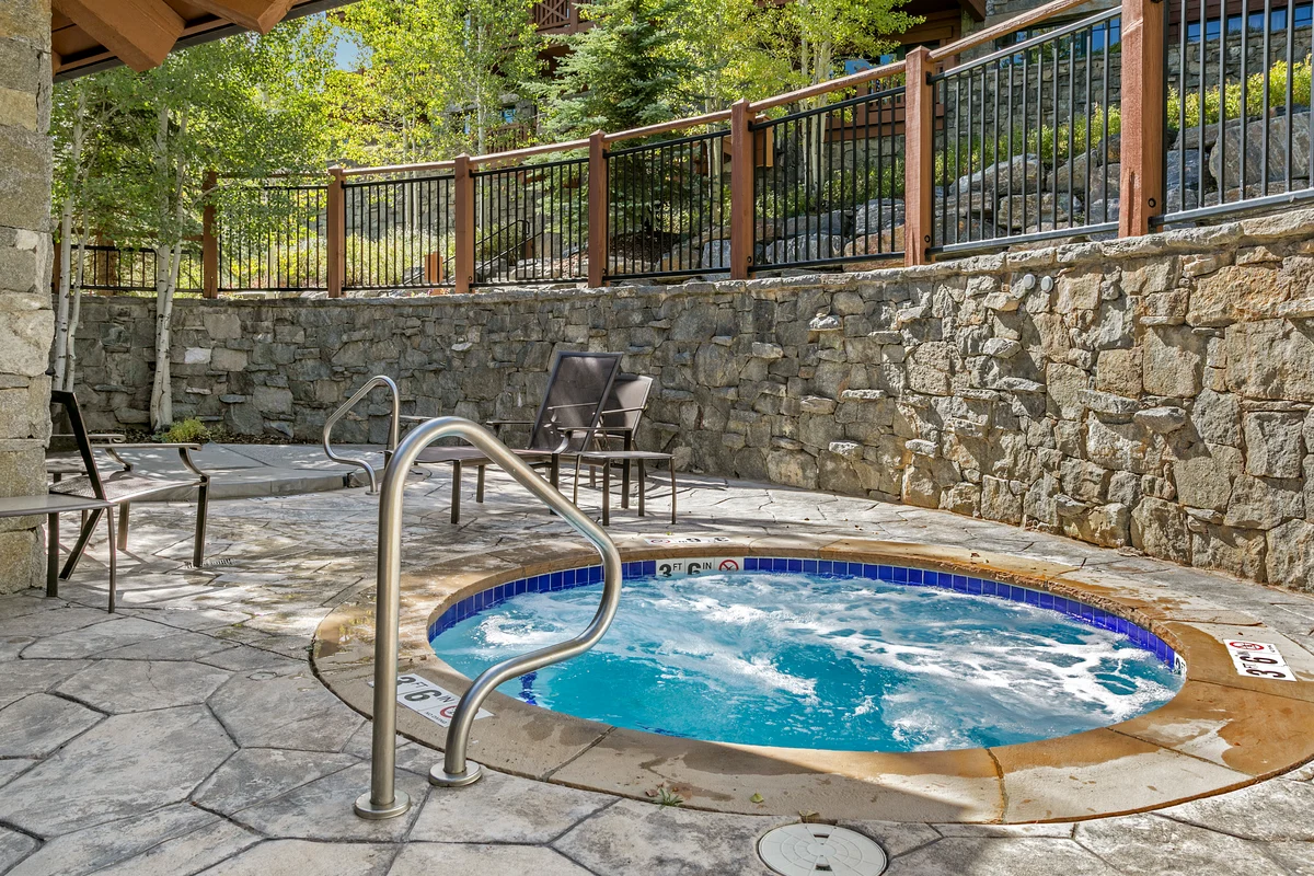 Snowflake Chateau at Hummingbird Lodge property photo 5