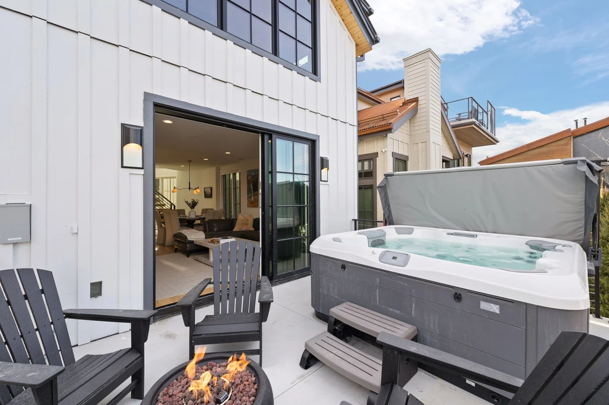 Snowbound at King's Crown property photo 4