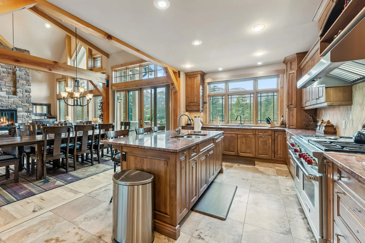 Mont Vista Chateau property photo 4