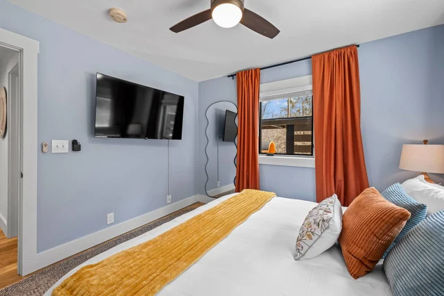 Bedroom 5 image 1