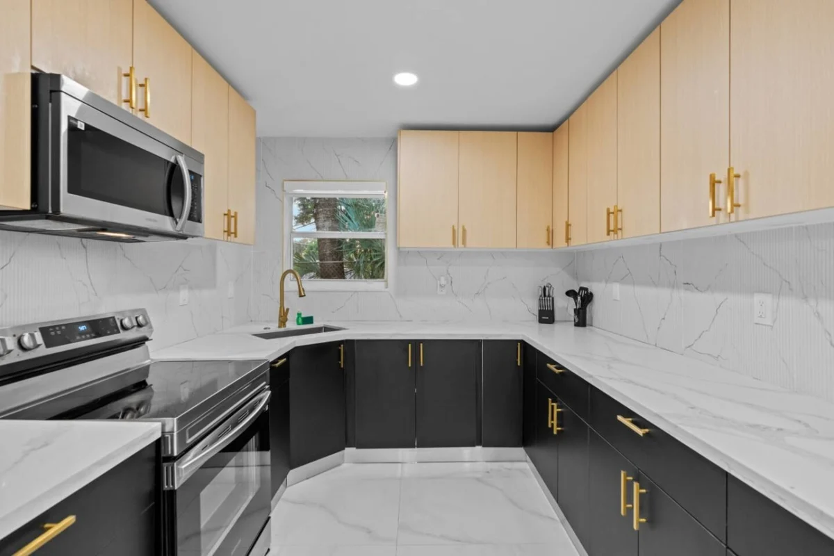 Home in Hollywood property photo 2