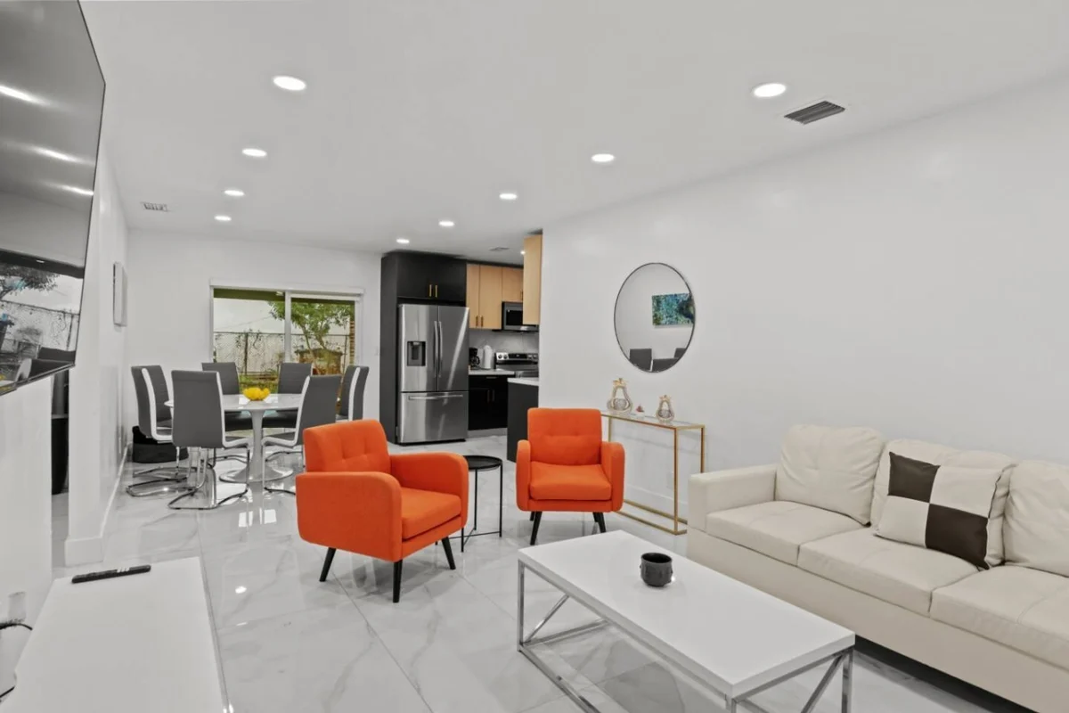 Home in Hollywood property photo 3