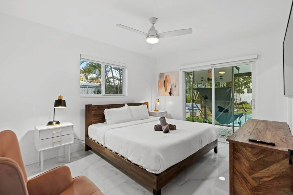 Home in Hollywood property photo 4