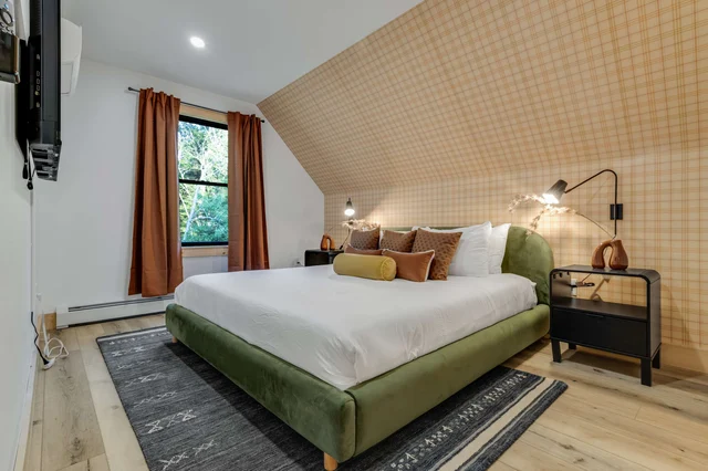 Bedroom image 1