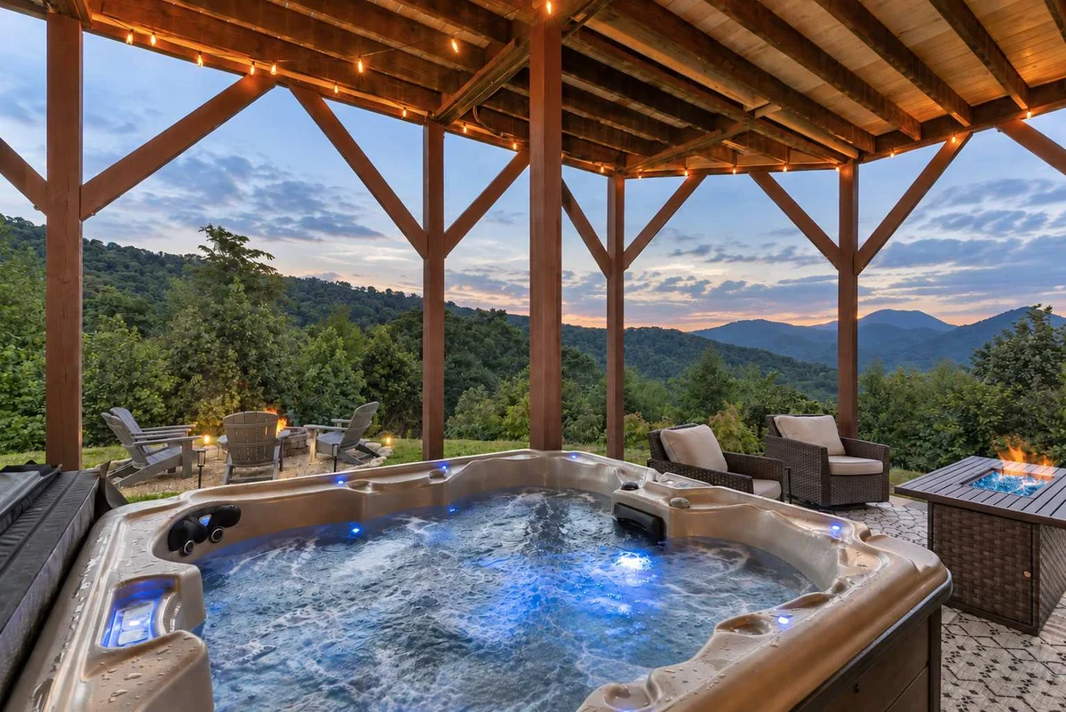 Stunning Mtn Views, Hot Tub, Firepit property photo 2