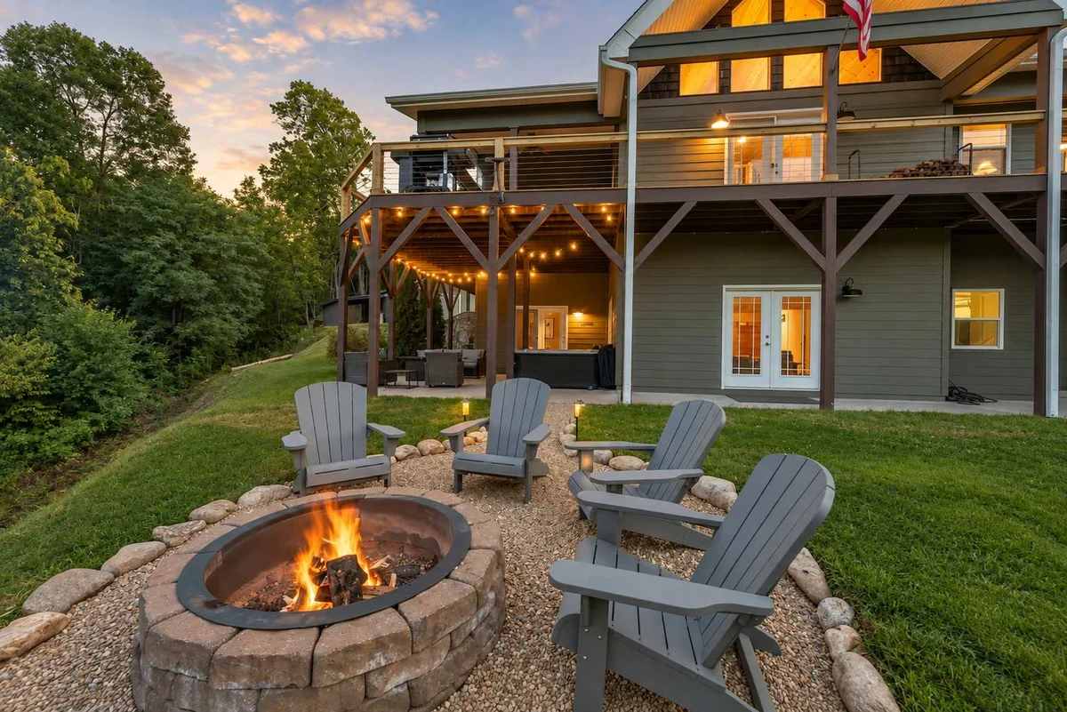 Stunning Mtn Views, Hot Tub, Firepit property photo 3