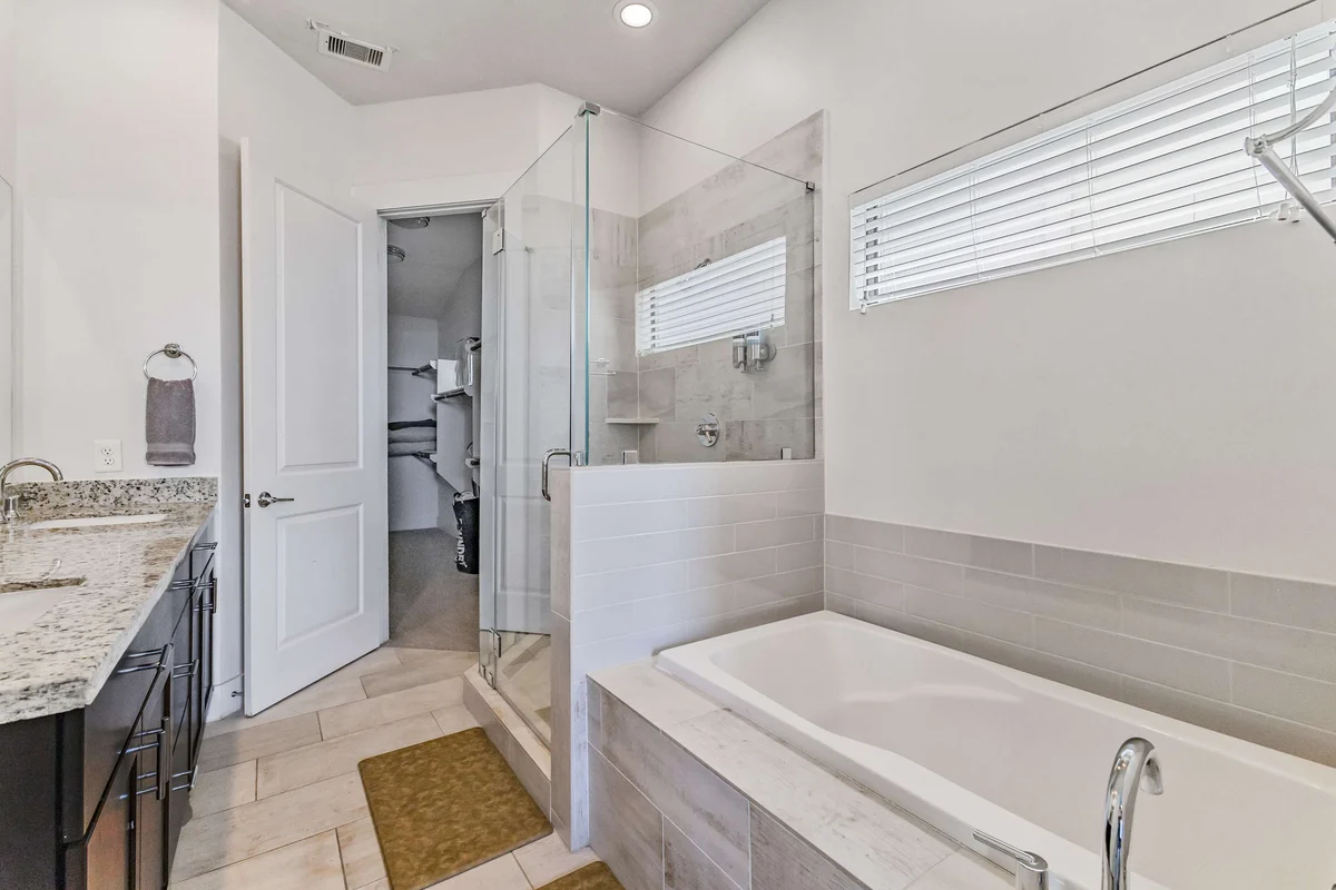 Houston Townhome w/ Skyline Views & Rooftop Patio property photo 5