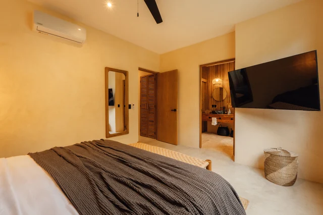 Bedroom 1 image 1