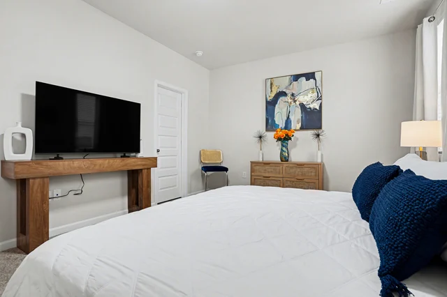 Bedroom 5 image 1
