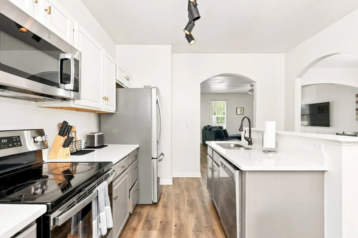 Peacefull 4 BDR, Fast Wi-Fi, Minutes from Shopping property photo 5