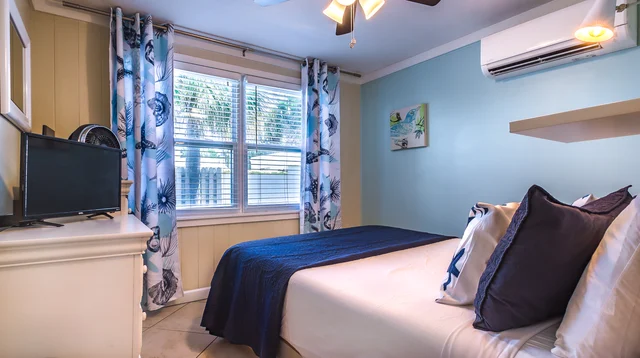 Bedroom 1 image 1
