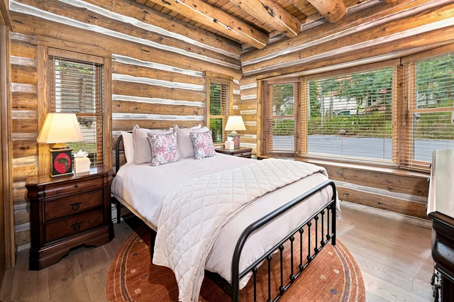 Bedroom 1 image 1