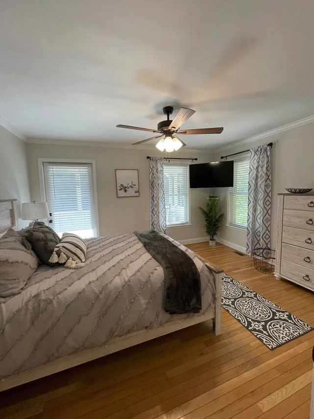 Bedroom 5 image 1