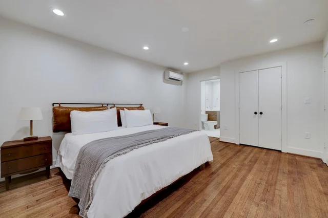 Bedroom 1 image 1