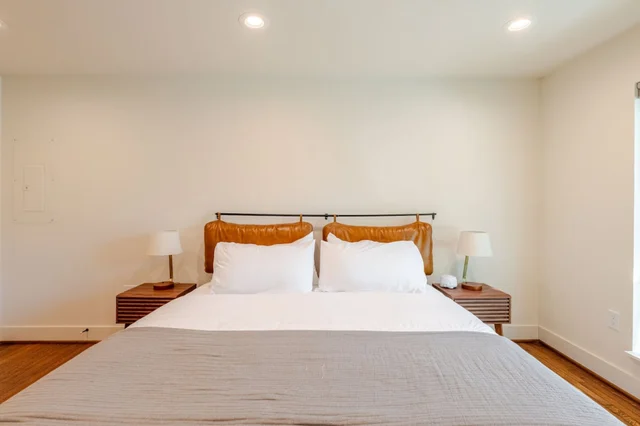 Bedroom 1 image 1