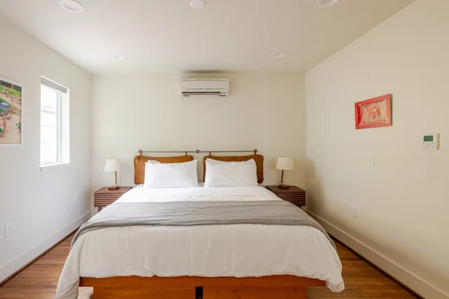 Bedroom 1 image 1