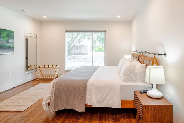 Bedroom 1 image 1
