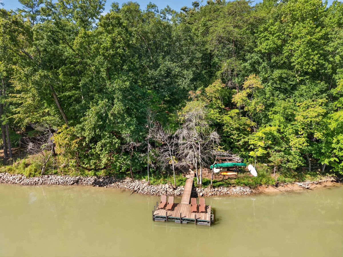 Lakefront Dock Hot tub Firepit Dog Friendly property photo 2